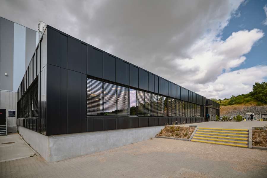 Umweltfreundlicher Vorreiter im Bereich Logistikgebäude mit Fassadenkassetten, Hedelandsvej 28B, 2640 Hedehusene, Dänemark
